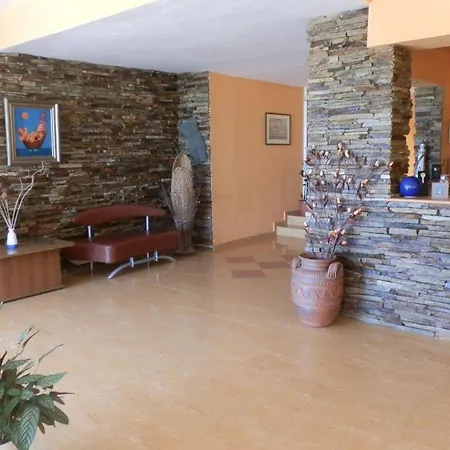 Surf Hotel *